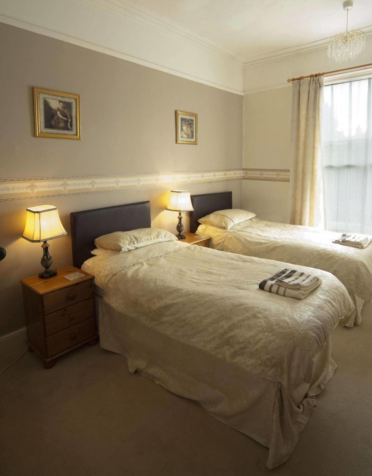Hilbury Court Hotel Trowbridge Exterior foto